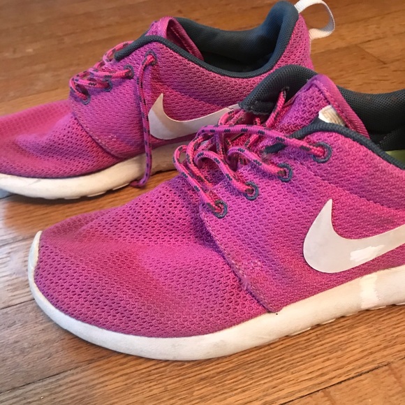 cute pink nike shoes